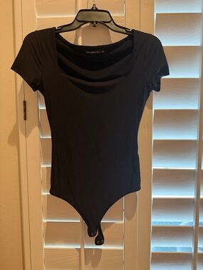 Abercrombie & Fitch Black Short-Sleeve Scoop Neck Bodysuit